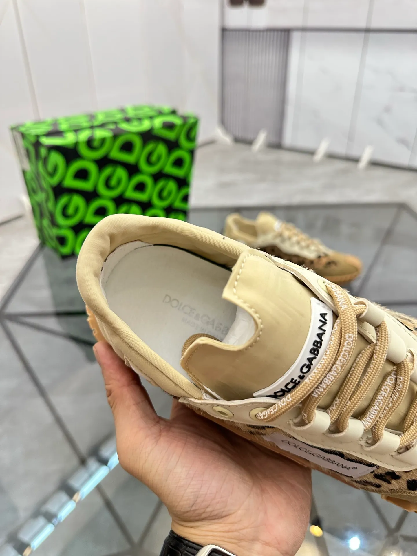 Men's shoes: 💰P480¥ Product trademark: DG "Dolce & Gabbana*" low-cut casual shoes Regular size: 35-45 (can be customized to 46.) Product materials: imported nubuck leather upper spliced ​​with original fabric, breathable lining, original outsole. Number: 803